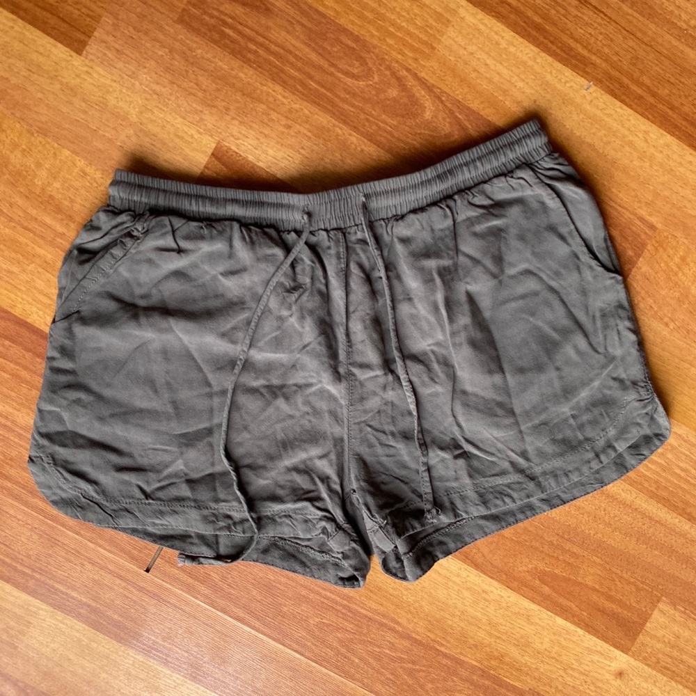 SHORTS - Picture 2 of 6